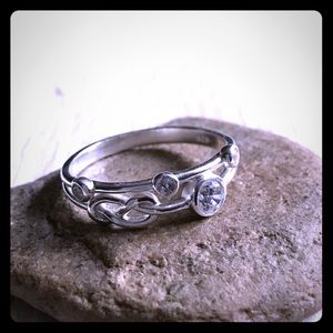 STUNNING STERLING SILVER AND CZ RING!